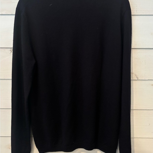 UNTUCKit  Sweater Men's Medium 100%
Merino Wool Navy V Neck Long Sleeve
Pullover - Picture 9 of 14